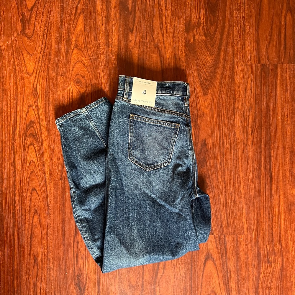 NWT LOFT Barrel Jeans Size 4
